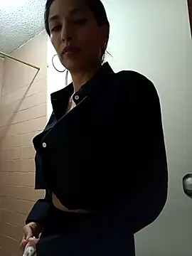 Snapshot of chloewildd_ chatting on 5, 4, 2026 chloewildd online show from 5, 4, 2026