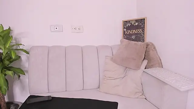 lulu rrussell online show from 5, 2, 2025