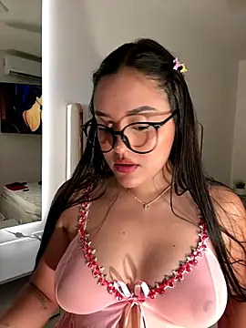 Snapshot of kenndall_21 chatting on 17, 10, 2025 kenndall 21 online show from 17, 10, 2025