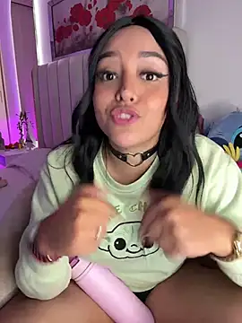 Snapshot of kenndall_21 chatting on 18, 12, 2024 kenndall 21 online show from 18, 12, 2024