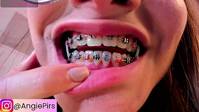 Angie Pirss online show from 15, 10, 2025