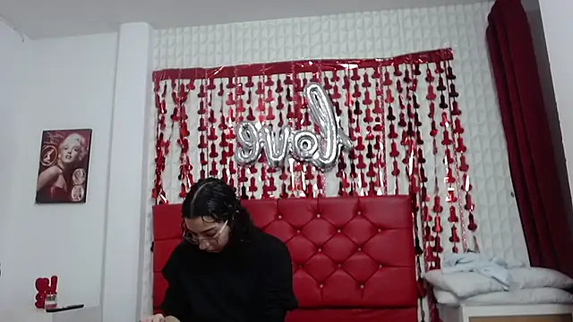 Roxy Lux online show from 25, 2, 2025