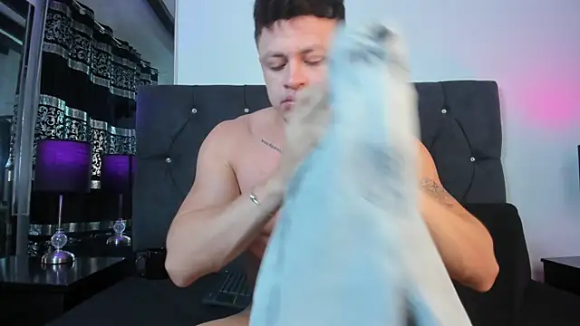 Angel Cuervo online show from 5, 2, 2026