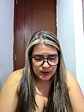 Snapshot of shantal_smith9 chatting on 13, 11, 2025 shantal smith9 online show from 13, 11, 2025