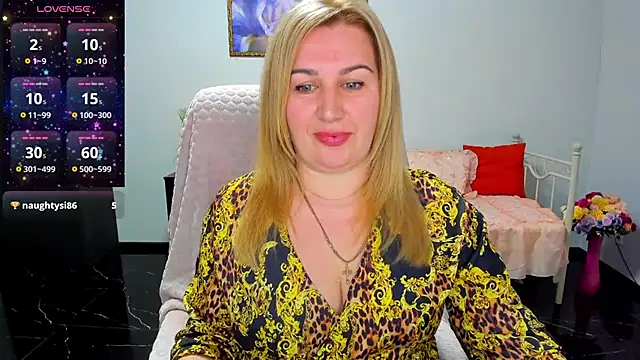 Lili Crossi online show from 10, 3, 2025