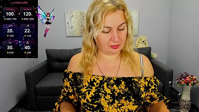 Lili Crossi online show from 7, 10, 2025