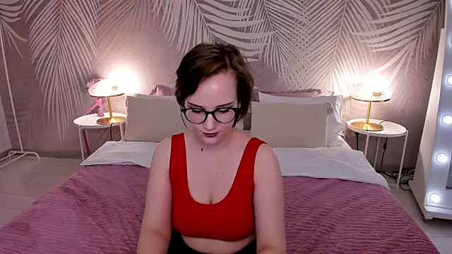 StellaGloww online show from 1, 3, 2025