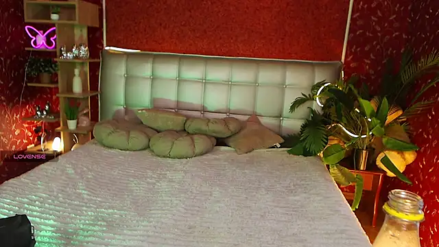 AuroraAksnesss online show from 10, 2, 2025