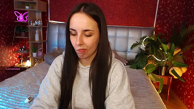 AuroraAksnesss online show from 10, 2, 2025