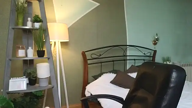 AuroraAksnesss online show from 5, 3, 2025