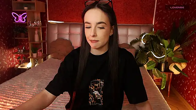 AuroraAksnesss online show from 5, 2, 2025