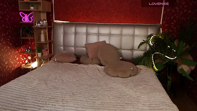 AuroraAksnesss online show from 3, 3, 2025