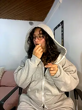 Snapshot of Andi9_ chatting on 8, 10, 2025 Andi9 online show from 8, 10, 2025