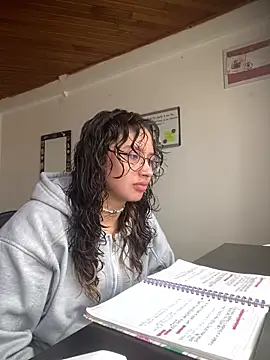 Snapshot of Andi9_ chatting on 9, 10, 2025 Andi9 online show from 9, 10, 2025