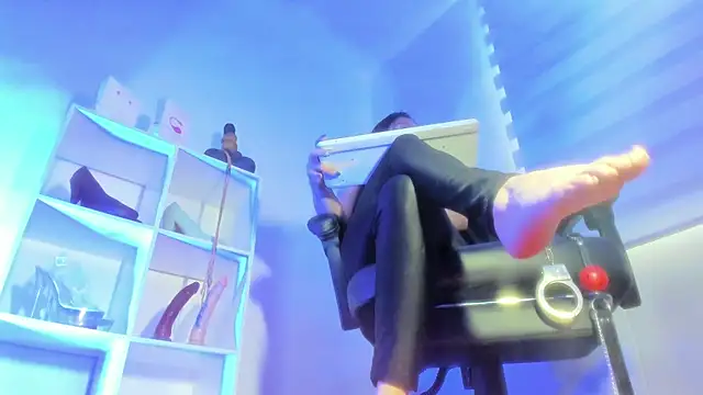 charlotte joliedart online show from 6, 11, 2025