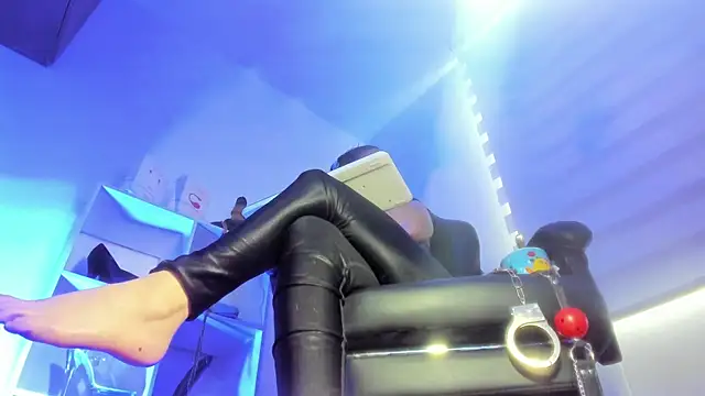 charlotte joliedart online show from 18, 11, 2025