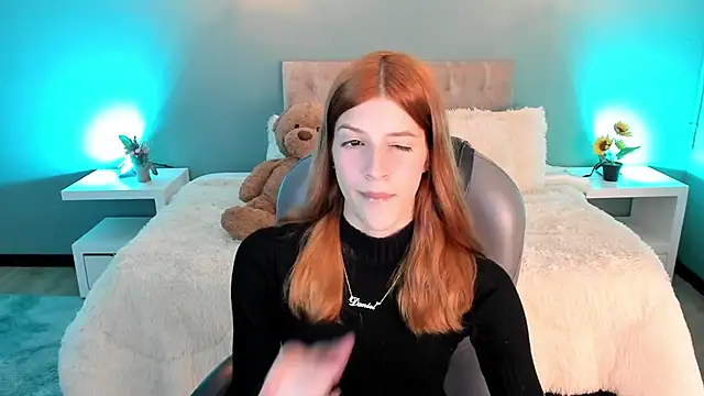 Nora Vennucci online show from 7, 11, 2025