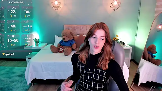 Nora Vennucci online show from 10, 9, 2025