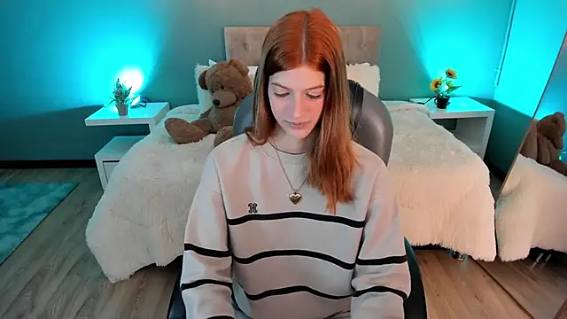 Nora Vennucci online show from 4, 11, 2025