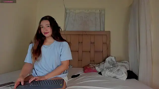 Snapshot of stepcouple_XXX chatting on 5, 3, 2025 stepcouple XXX online show from 5, 3, 2025