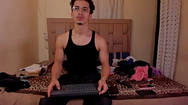 Snapshot of stepcouple_XXX chatting on 6, 11, 2025 stepcouple XXX online show from 6, 11, 2025