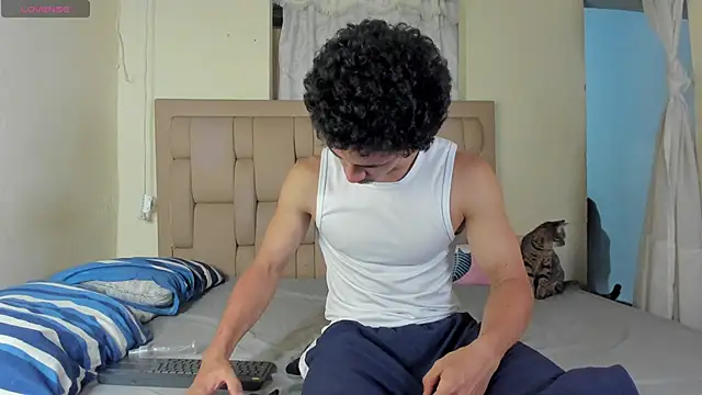 Snapshot of stepcouple_XXX chatting on 28, 9, 2025 stepcouple XXX online show from 28, 9, 2025