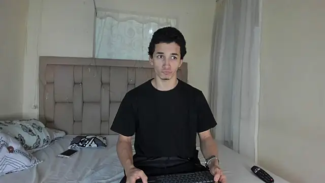 Snapshot of stepcouple_XXX chatting on 2, 3, 2025 stepcouple XXX online show from 2, 3, 2025