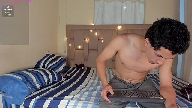 Snapshot of stepcouple_XXX chatting on 20, 3, 2025 stepcouple XXX online show from 20, 3, 2025