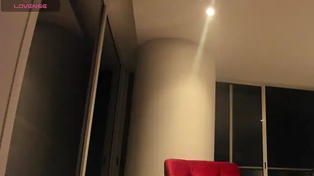 Borbala Iggy online show from 2, 2, 2025