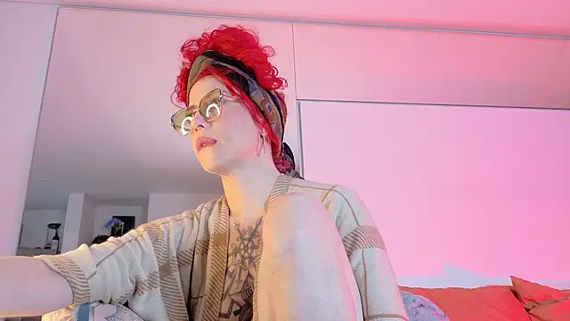 Borbala Iggy online show from 5, 10, 2025