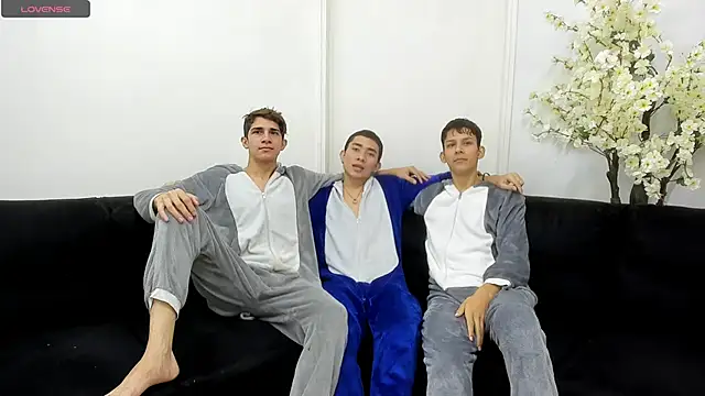 StrawwBoys online show from 3, 10, 2025