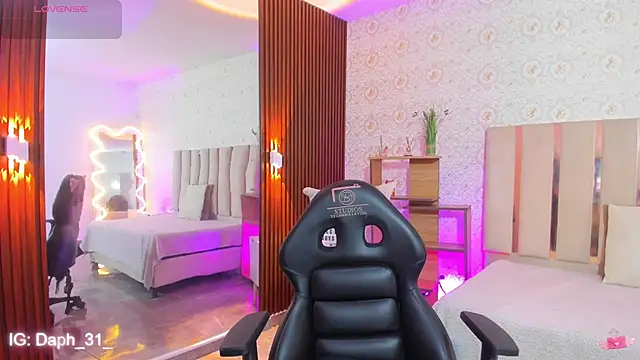 Daphnne tay online show from 1, 10, 2025