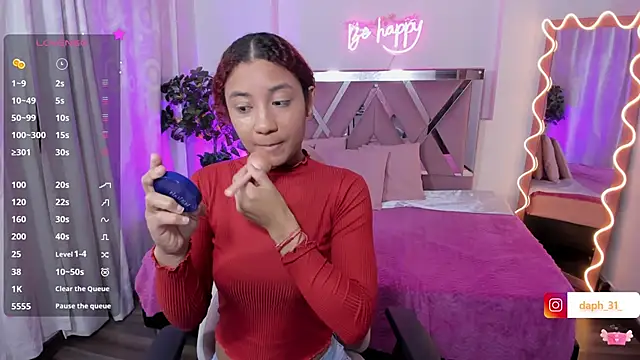 Daphnne tay online show from 8, 3, 2025