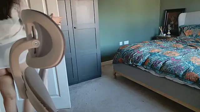 flatwhite0 online show from 4, 2, 2025