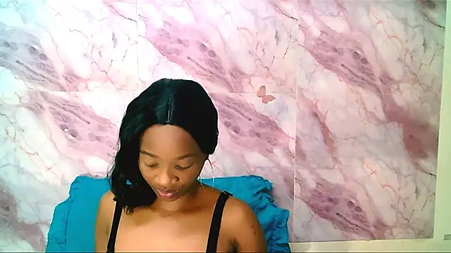 Snapshot of EbonyCreamy69 chatting on 21, 2, 2026 EbonyCreamy69 online show from 21, 2, 2026