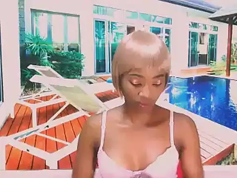 Snapshot of EbonyCreamy69 chatting on 12, 2, 2025 EbonyCreamy69 online show from 12, 2, 2025