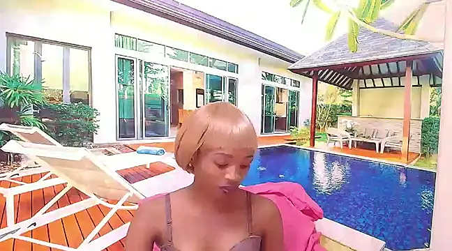 Snapshot of EbonyCreamy69 chatting on 11, 2, 2025 EbonyCreamy69 online show from 11, 2, 2025