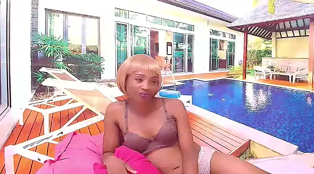 Snapshot of EbonyCreamy69 chatting on 12, 2, 2025 EbonyCreamy69 online show from 12, 2, 2025