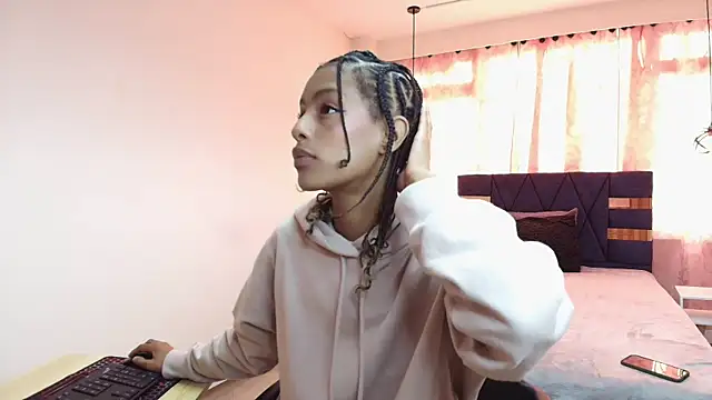 Zia Green online show from 3, 2, 2025