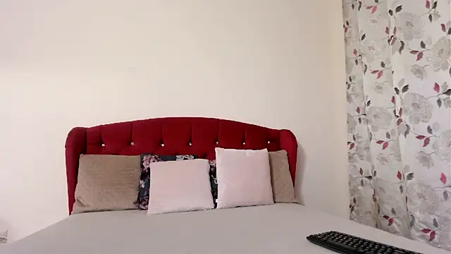 RoxyBestAsss online show from 6, 4, 2026