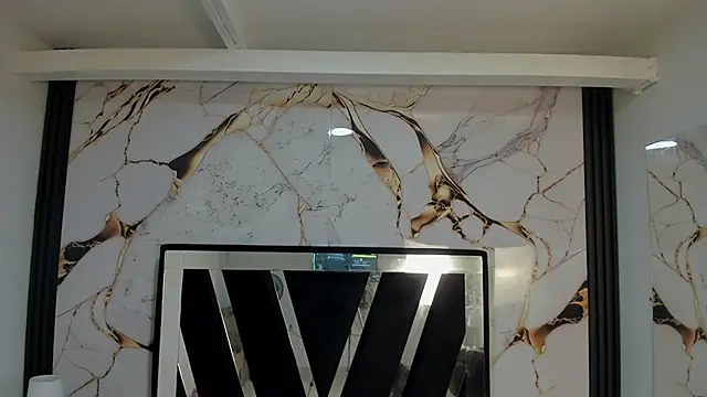 Snapshot of KarinaSimonz chatting on 11, 11, 2025 KarinaSimonz online show from 11, 11, 2025