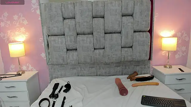 Snapshot of KarinaSimonz chatting on 6, 3, 2025 KarinaSimonz online show from 6, 3, 2025