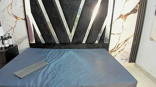 Snapshot of KarinaSimonz chatting on 12, 11, 2025 KarinaSimonz online show from 12, 11, 2025