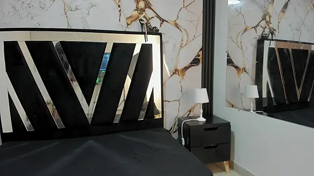 Snapshot of KarinaSimonz chatting on 8, 10, 2025 KarinaSimonz online show from 8, 10, 2025