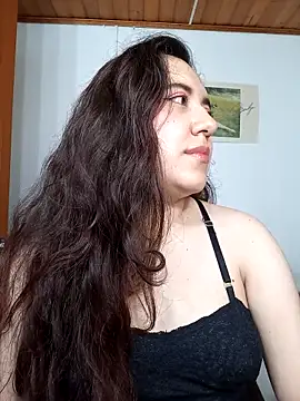 Emi chik online show from 6, 11, 2025