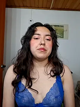 Emi chik online show from 3, 7, 2026
