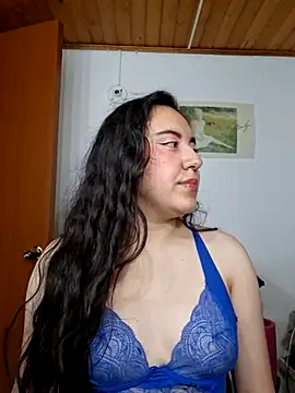 Emi chik online show from 3, 4, 2026