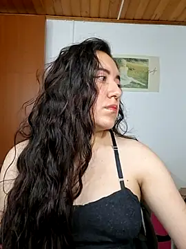 Emi chik online show from 2, 4, 2026