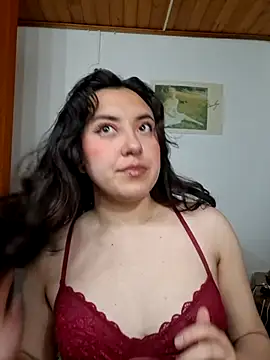Emi chik online show from 4, 7, 2026