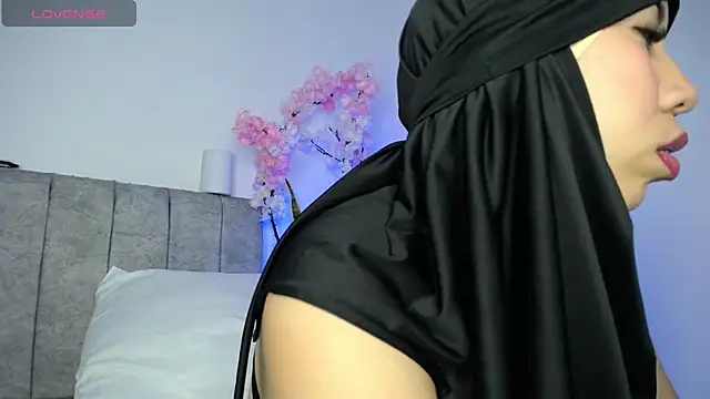 Snapshot of Sweet_hot_mia chatting on 12, 7, 2026 Sweet hot mia online show from 12, 7, 2026